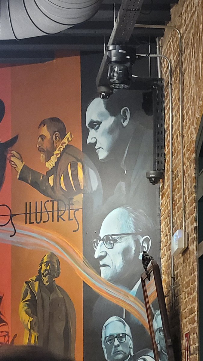 Nos mata la curiosidad <a href="/LosIlustres_/">Los Ilustres Valladolid</a> ¿Quién es el ilustre de arriba a la derecha?