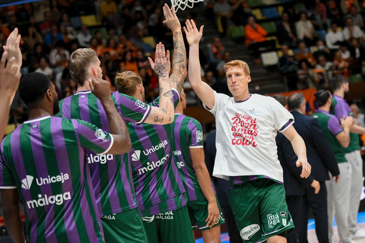 ContraCancerAC's tweet photo. 🏀 Hoxe o Leyma Basquet Coruña @basquetcoruna sumouse á campaña 🎗️ dentro do compromiso da ACB. Proxectouse o vídeo da campaña nos marcadores e houbo varias accións de visibilización. Grazas a Beatriz Benito e ás afeccións @NaranjaTsunami e #FamiliaNaranja polo apoio 🧡. https://t.co/HZhhYScusp