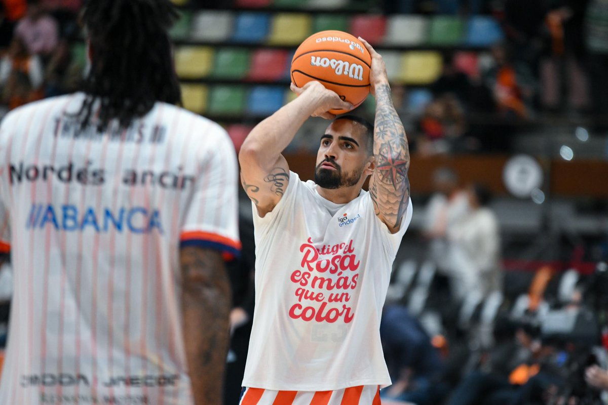 ContraCancerAC's tweet photo. 🏀 Hoxe o Leyma Basquet Coruña @basquetcoruna sumouse á campaña 🎗️ dentro do compromiso da ACB. Proxectouse o vídeo da campaña nos marcadores e houbo varias accións de visibilización. Grazas a Beatriz Benito e ás afeccións @NaranjaTsunami e #FamiliaNaranja polo apoio 🧡. https://t.co/HZhhYScusp