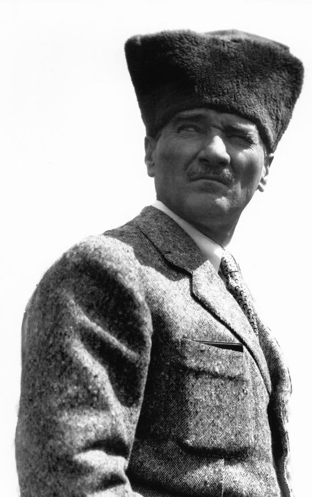 TurkunInkilabi's tweet photo. "Ey Türk istikbalinin evladı!

İşte, bu ahval ve şerait içinde dahi vazifen, Türk istiklal ve cumhuriyetini kurtarmaktır." https://t.co/EIOhUPhqqE