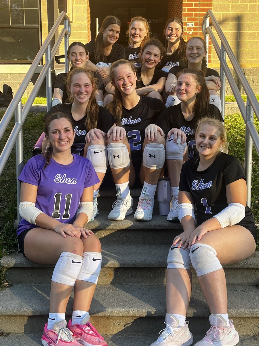 kesslori's tweet image. Millbrook Tourney Update: Varsity finishes 1st overall at 8-0 &amp;amp; earns a bye for Quarters. We will play the winner of Cornwall-Beacon for the semis! Time to #handlehard! Let’s finish strong!