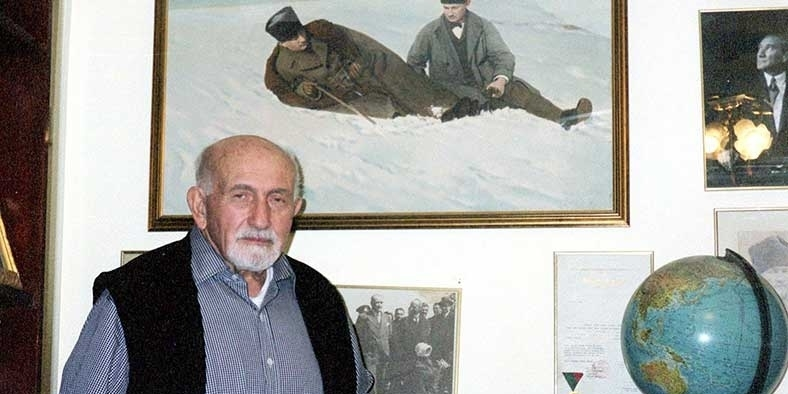 kfecir's tweet photo. #20Ekim #TarihteBugün
1989 #Alpayİzer (d. 1944)
2004 #TevfikGelenbe (d. 1931)
2016 #AltemurKılıç (d. 1924)
2021 #DurulGence (d. 1940) https://t.co/tL8sUdQuFJ