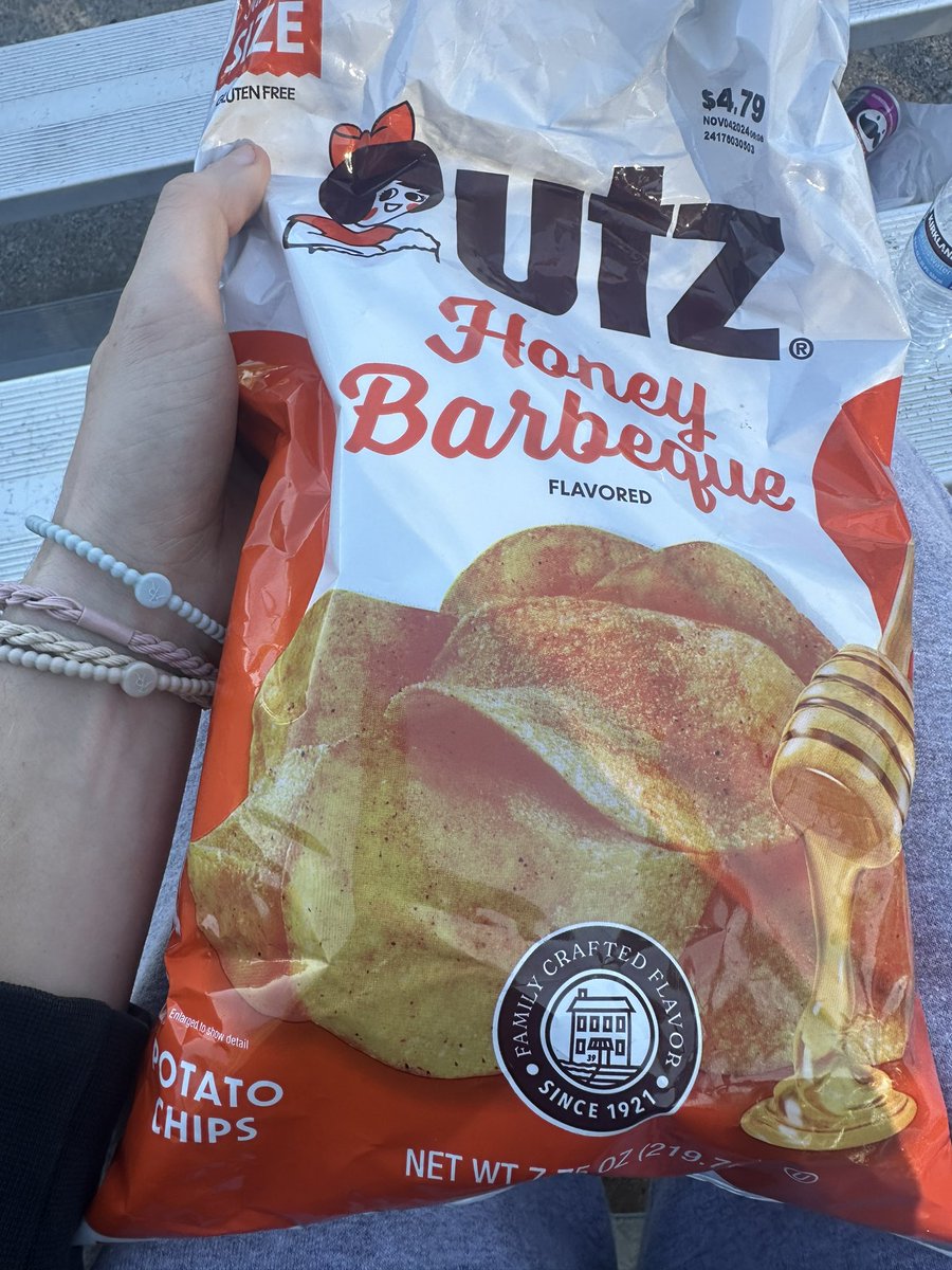 _Tyler_Minton's tweet photo. @TransyBaseball @kyledatrainer 18 snacks 18 innings
Inning 18
Utz honey bbq
Rating 8/10 https://t.co/kf8K4D0yPa