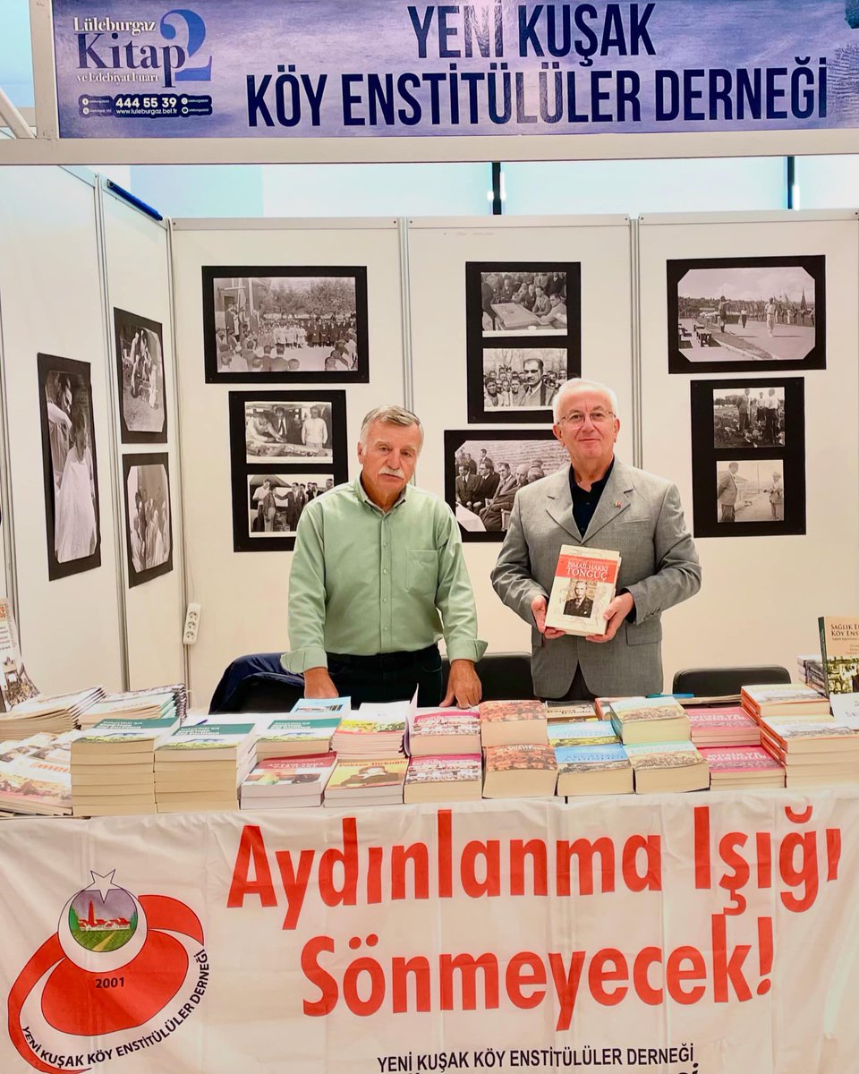 AYDINLANMA IŞIĞI SÖNMEYECEK!..
Lüleburgaz KİTAP Fuarından.
Yeni Kuşak Köy Enstitüler Derneğinin masasındaki eserlerin Lüleburgaz'ın genç nüfusuna ışık tutacaktır.
Her geçen yıl gelişeceğini düşündüğüm bu konuda emeği geçen başta Lüleburgaz Belediyesi ve herkese teşekkür ederiz.
