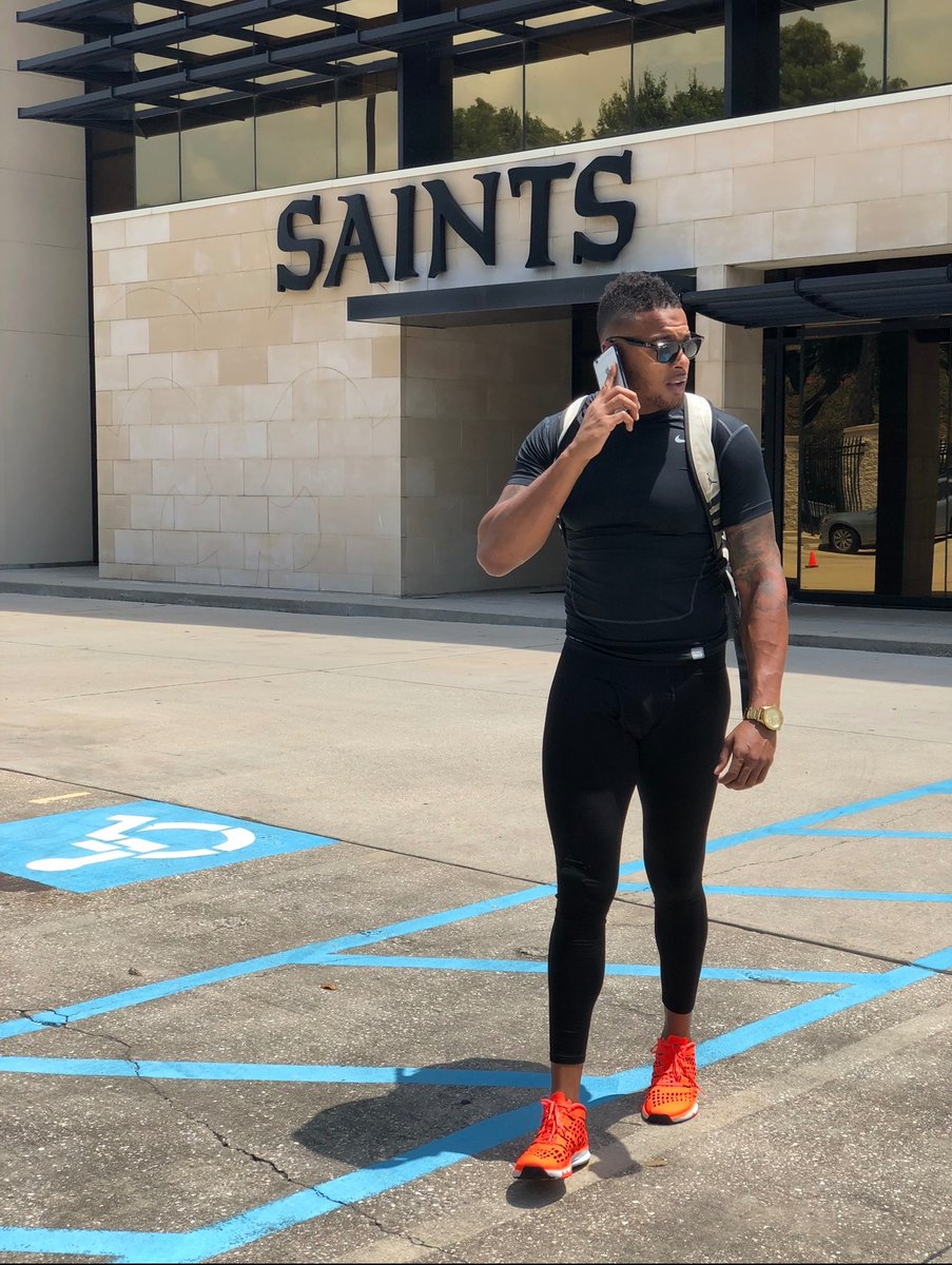 Wes_Saunders88's tweet photo. Me outside the @Saints  facility after I thought the ‘open tryout’ was foreal 🫠🏈 lol 
“Hello? Can I speak to Gayle Benson please? Tell her Big Wes is outside.”📱😂

#NFL #hoax #fakenews #neworleans #saints #freeagent #whynotWes #TightEnd https://t.co/JvyFjQ0ZCl