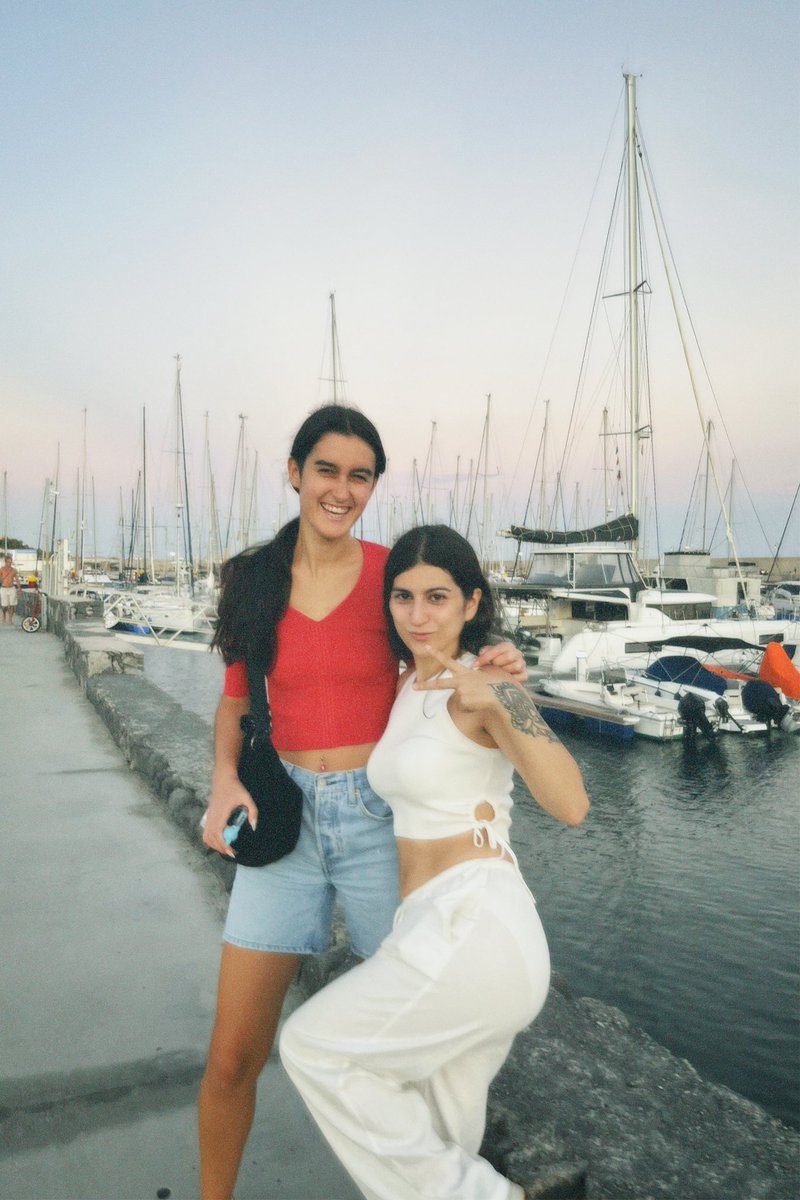 shakeitmila's tweet photo. tenerife con mi bestie💘 @vickyjimeenez01 https://t.co/uFZ0QS5sLW