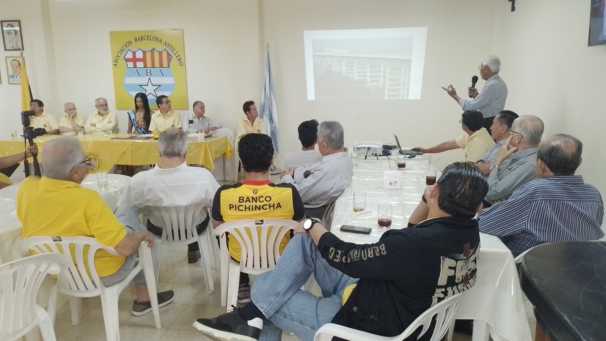 frankbeisbol's tweet photo. Barcelona Astillero que preside Dr. Xavier Moyano recibió charla sobre "Guayaquil frente al Futuro" propuesta x  Ing. José Fuentes y Arq. Napoleón Icaza junto con Jenniffer Tutiven reina de Guayaquil. https://t.co/2dk0wSeZ8h