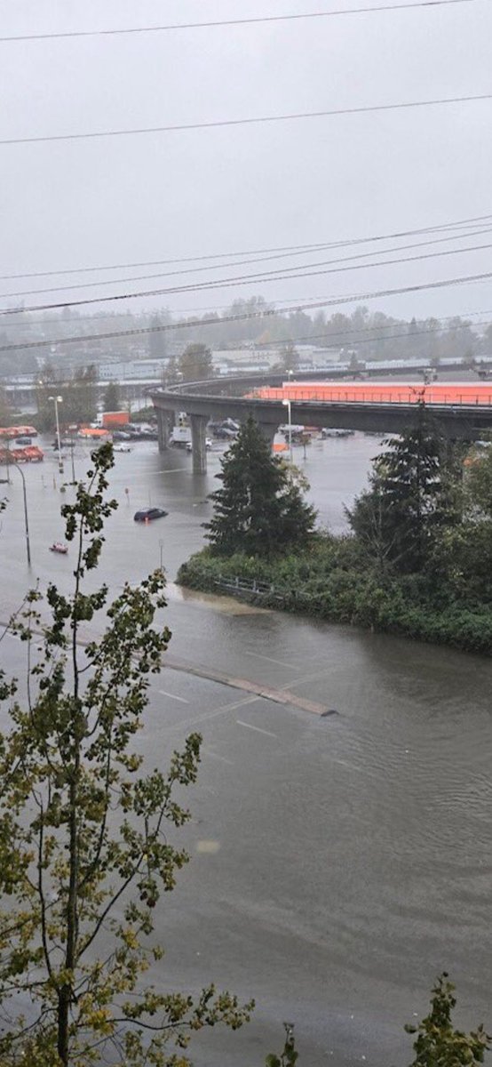 agrewal101's tweet photo. #BCStormWatch 
British Columbia is flooded 
BC is under water https://t.co/DYUcOFGrVn