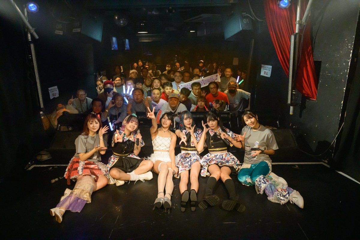sakimura2018's tweet photo. 最後に我儘を言って撮らせて頂いた集合写真。現像の仕方を変ええて2枚。
#咲村良子生誕祭2024 https://t.co/xLNJtUMSox