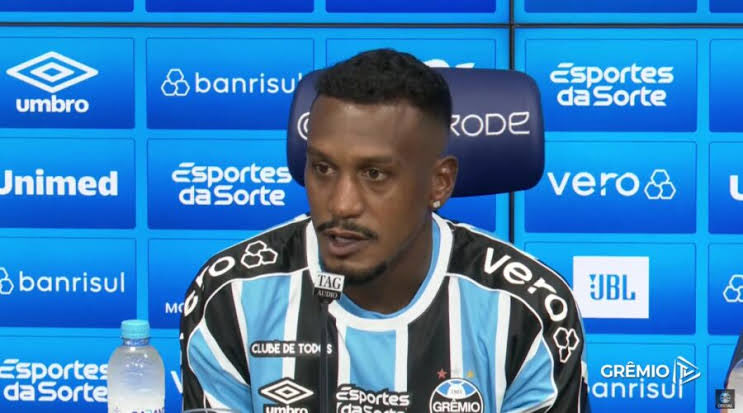 Apaysanado's tweet image. Vitórias em clássicos: 

Roger 1 
Edenilson 0