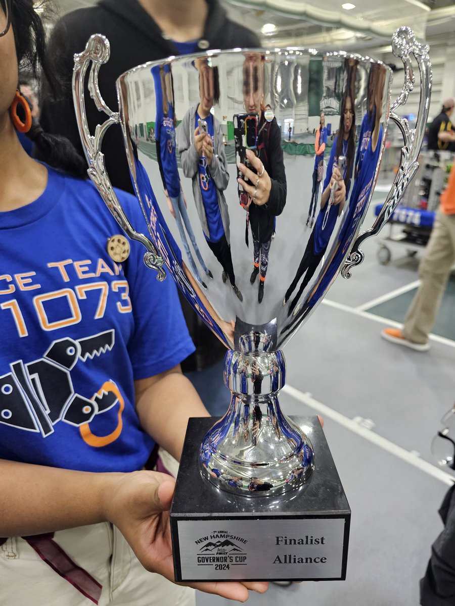 What an event! Taking home silver! 🥈

#omgrobots #morethanrobots #FIRSTNH #WeAreNE #frc1073 #hbrb #hollisbrooklinehighschool #hollisbrookline