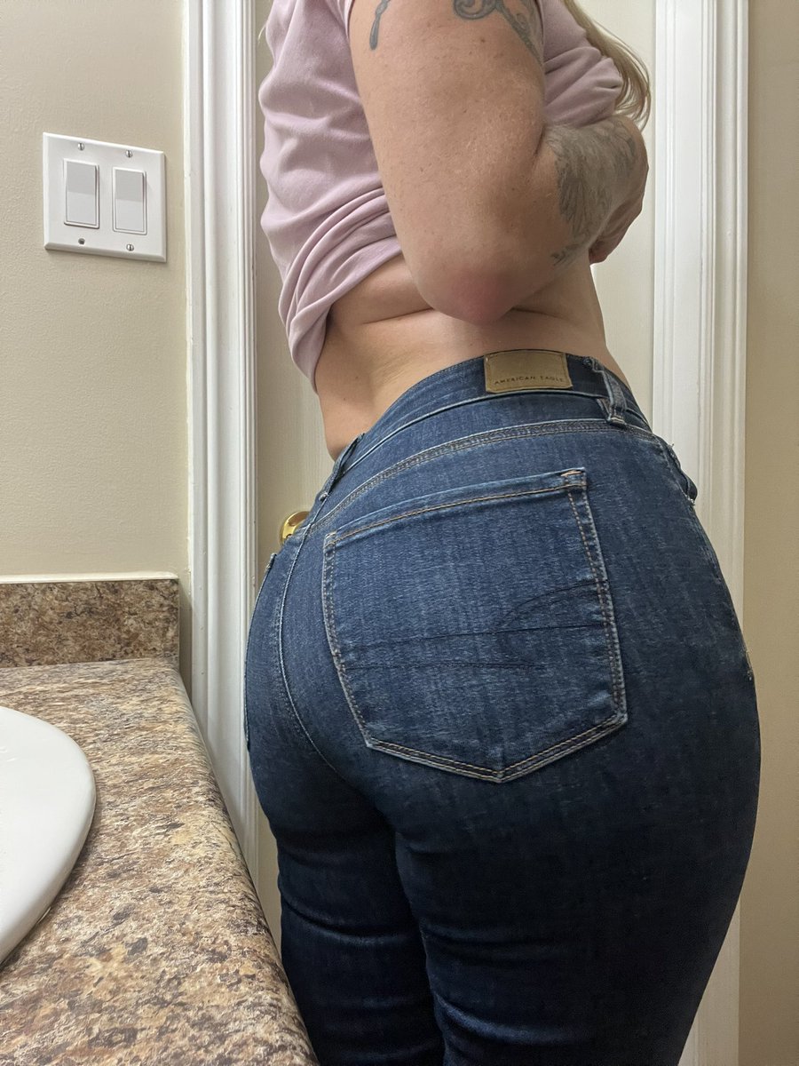urfavcanadian87's tweet photo. Someone said it’s been too long since
I’ve posted a thirst trap like this and the booty was A+ in these jeans https://t.co/ikfDQZ5r6T