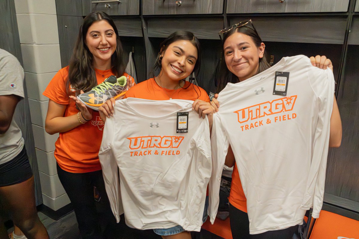 UTRGV_TFXC's tweet photo. A shrimp boil AND practice gear reveal on the same beautiful Saturday in the Valley? Sign us up! ✌️ 

#RallyTheValley #UTRGV https://t.co/fPei5OH2Tz