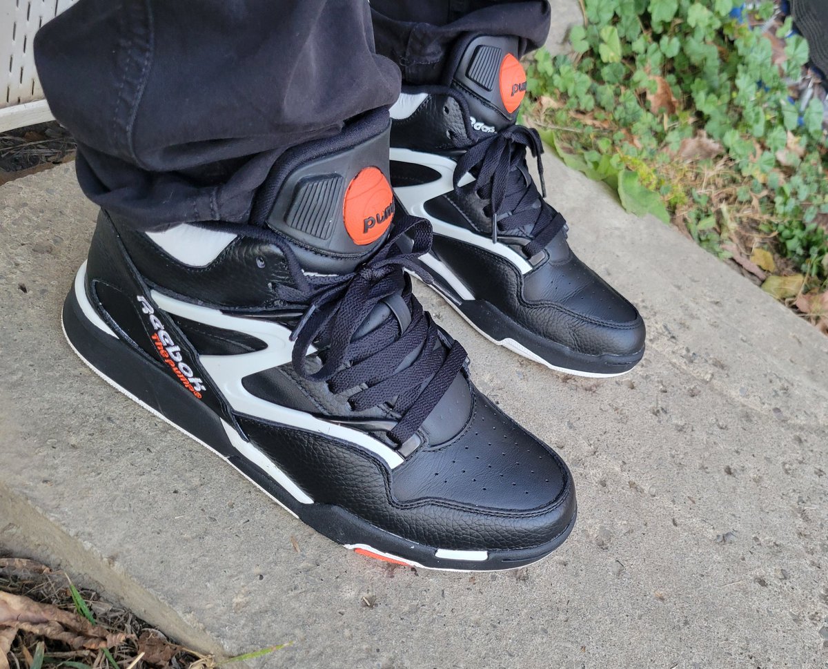 Chicka3000's tweet photo. #KOTD #Reebok #pumps #deebrown https://t.co/V3PbQDAa1X
