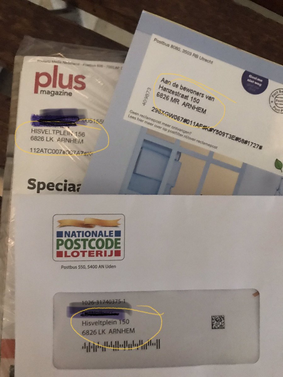 Daan3's tweet photo. @PostNL  deze postbesteller had wellicht wat haast , 3 adressen achter 1 klepje ?! https://t.co/t5o4h8CyFn