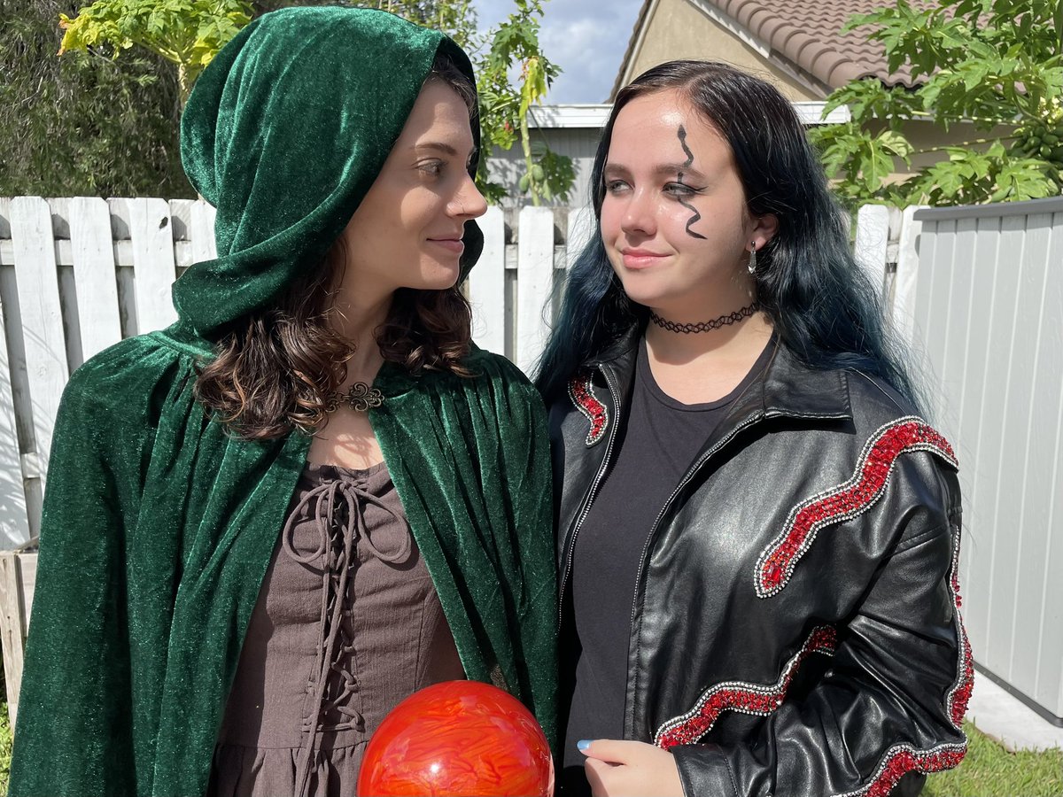 cosmicarwen's tweet photo. we’re ready for it miami!! today’s eras tour date is kayla’s (in the willow fit) 22nd birthday today in her hometown 🤎🖤 so of course we had to go 🫶 @taylornation13 @taylorswift13 https://t.co/YMzFbQisu1