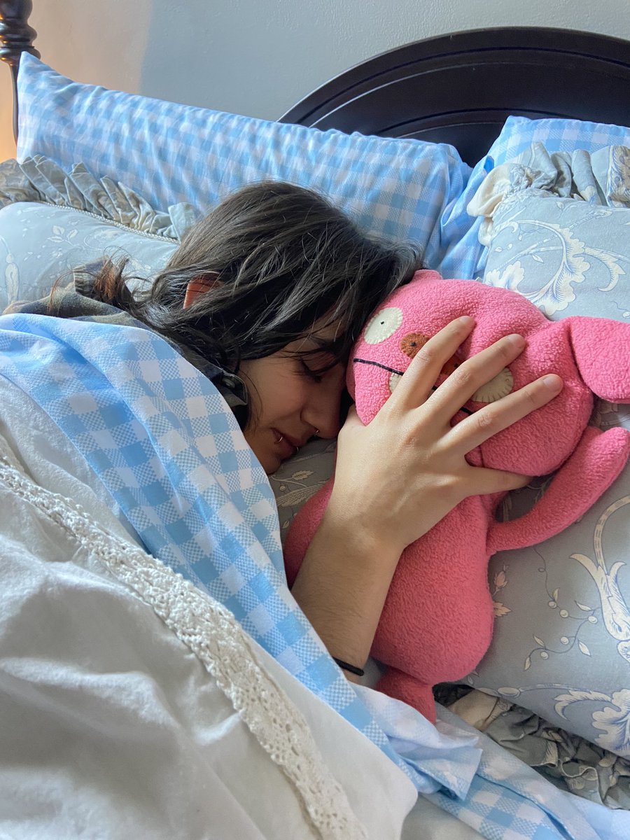 buggirl29's tweet image. He came over and did this for an hour then left in a hurry to get quarters at the bank. Is he cheating?! #GirlTalk