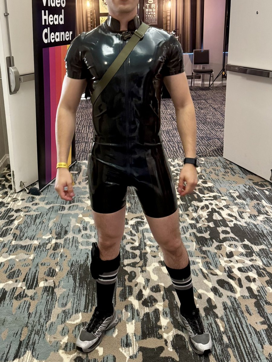 PupPhoton tweet media