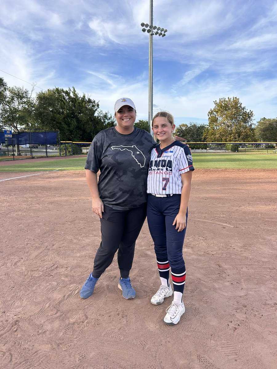 LexLofton2027's tweet photo. Thankyou for a great camp @RollinsSoftball! I enjoyed learning so many new things and hope to be back soon! @christine_roser💛💙 https://t.co/GDKVDiUGV2