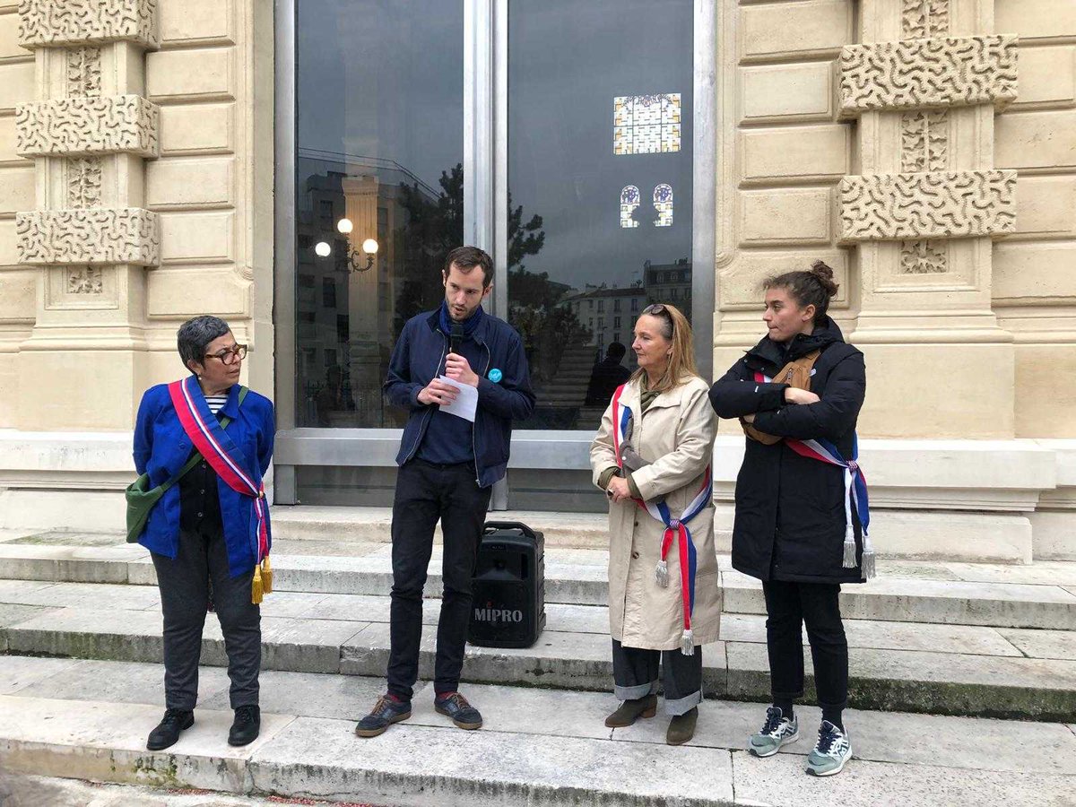 Merci aux nombreuses personnes qui sont venues hier devant la mairie de Pantin pour rendre hommage à #Paul et dire stop à la violence motorisée 🕯️
Merci aux élu.e.s de Pantin pour leur présence et leur mots - <a href="/MirjamRudin/">Mirjam Rudin</a> @NadiaAzoug <a href="/AliceNicollet/">Alice Nicollet</a> <a href="/GeoffreyCarva/">Geoffrey CARVALHINHO</a>