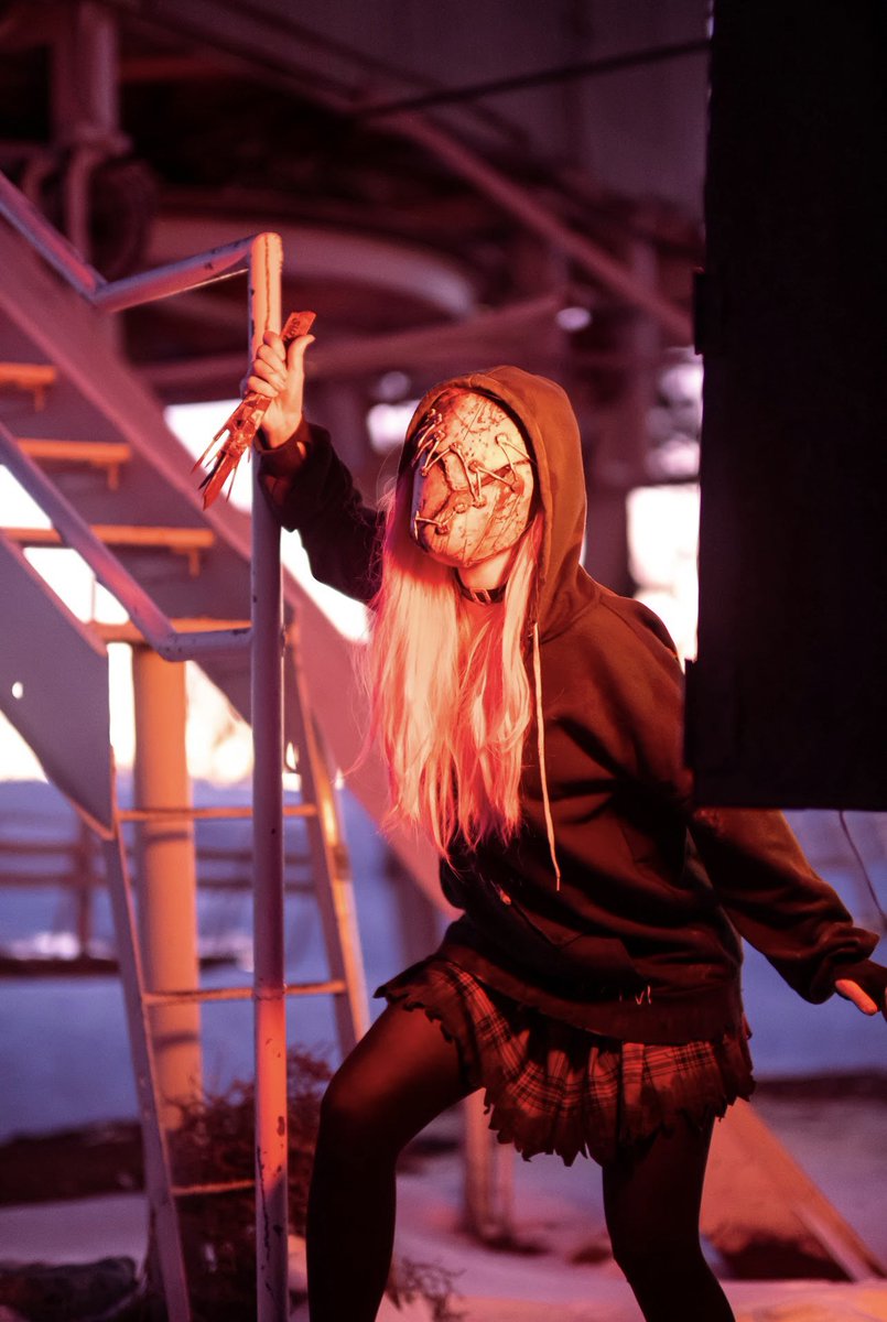 saylumcroft's tweet image. “There’s Darkness Among Us”
Repping my Favorite girl from @DeadbyDaylight  🙌🏻

Susie cosplay by me @saylumcroft 
Photos by @shakapics 

#DeadbyDaylgiht #dbd #DeadbyDaylightcosplay