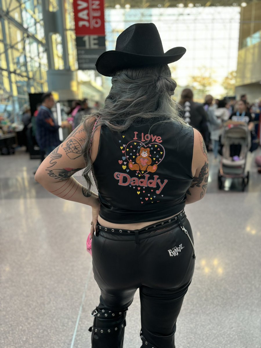 YOU ARE NOW NOW ROCKING WITH WILL.I.AM AND BLACKBEARD, BITCH. #NYCC #Blackbeard #Barbie I’m in my final form