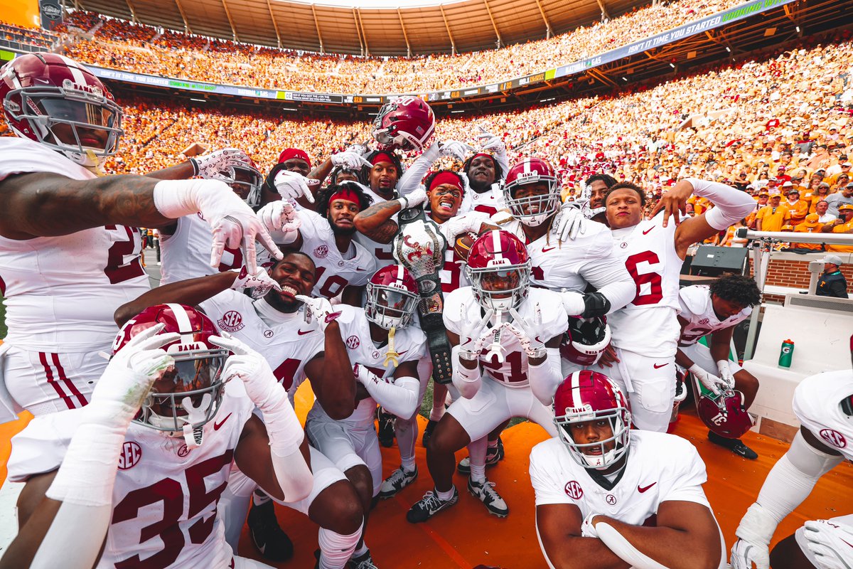AlabamaFTBL's tweet photo. Swarm D came to PLAY!! 😤😤 https://t.co/XneguadVBs