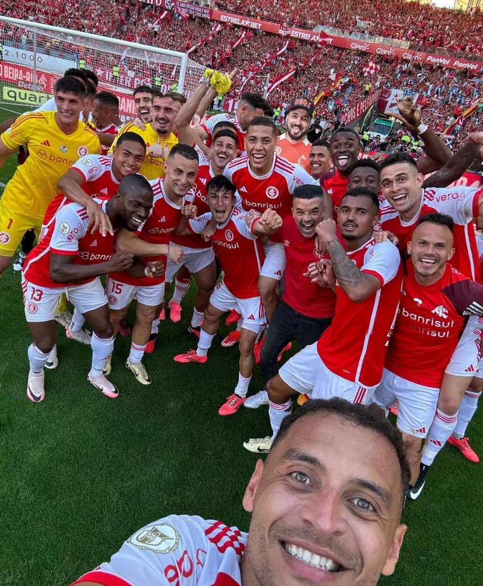 Me inclui pq eu amo esse elenco e ponto final. Boa noite a todos 🇦🇹