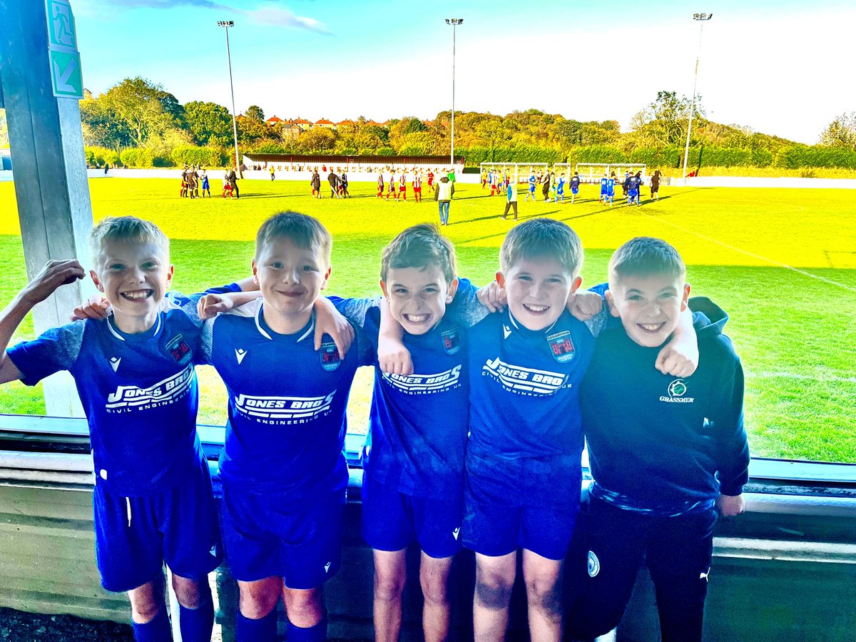 ste_kell's tweet image. After great games this morning, Luke’s birthday celebrations continue with a @RuthinTownFC win on pens in the @faw cup at @HolywellTownFC #welshcup #rtfc #happykids