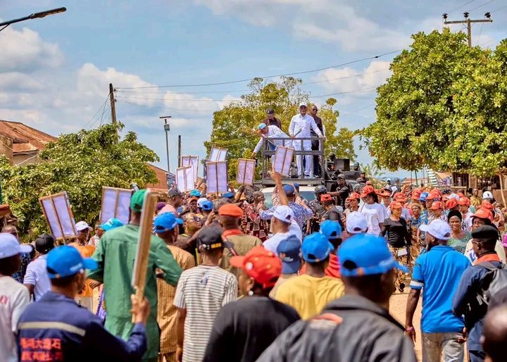 ASMovement24's tweet photo. ALL ABANDONED ROAD PROJECTS WILL BE COMPLETED, GOV AIYEDATIWA ASSURES OSE MONARCHS, RESIDENTS

Governor Lucky Orimisan Aiyedatiwa has committed to completing all abandoned road projects in Ose Local Government and enhancing security in border communities. Speaking during his https://t.co/GIMdIR5fKt