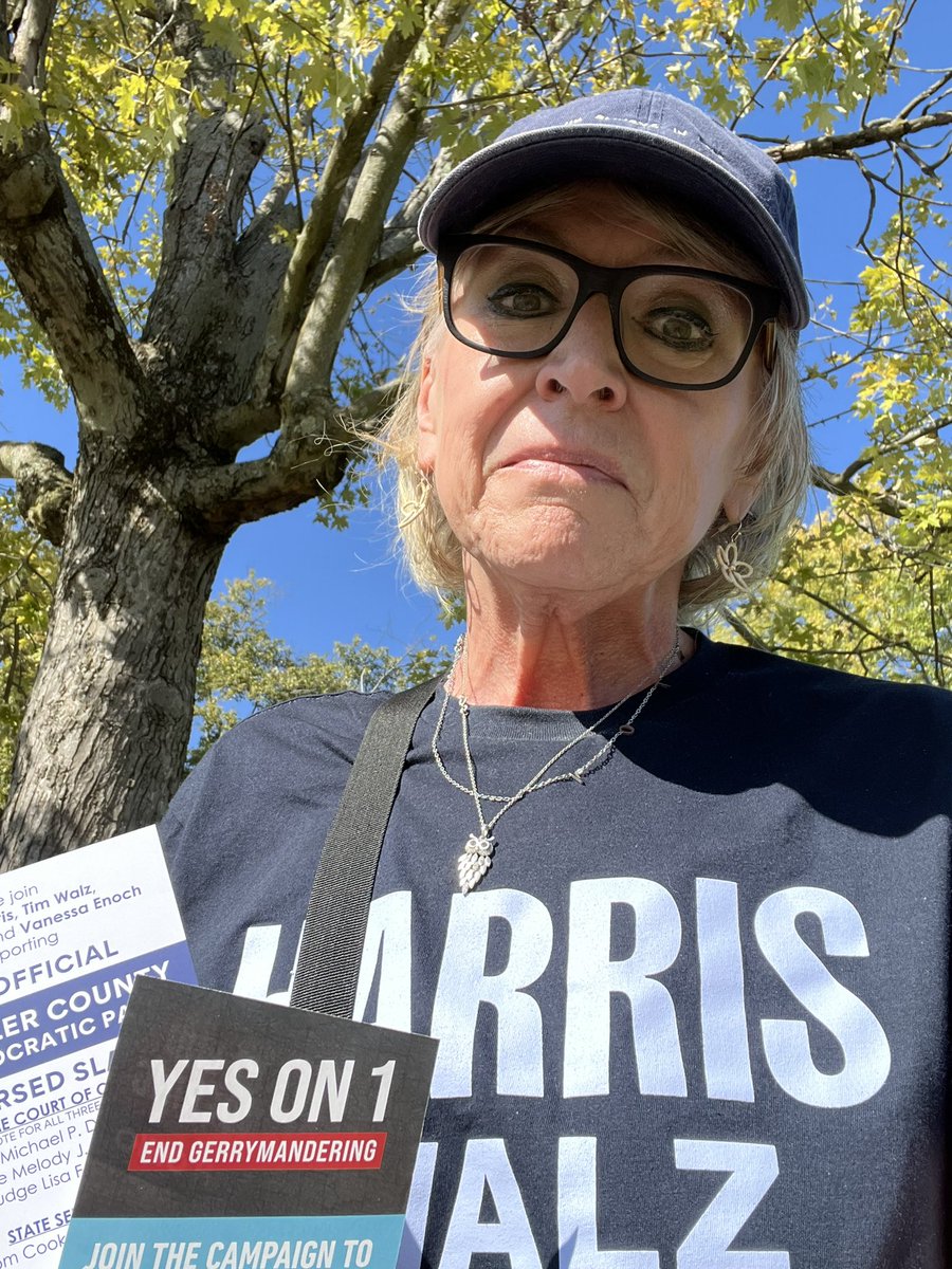 mandaschu's tweet photo. Spent the afternoon talking to voters. The only negative is that I wish Kamala favored a more comfortable shoe. And for whoever sees this... Early voting continues in Ohio. Every day from 10/21-11/3. Vote blue and YES on Issue 1 https://t.co/jPuUiZY9Nd
