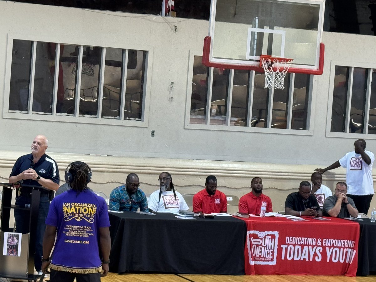 Attended today’s Youth Violence Seminar at Earl Bell Community Center.  I’m glad we have great people and organizations here in Jonesboro working to make a difference in the lives of kids.