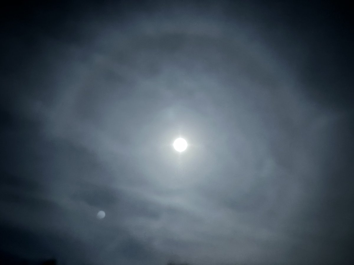 oco83's tweet image. I’ve never seen this ring around the moon either. Beautiful Suffolk night sky #suffolk #nature #halo