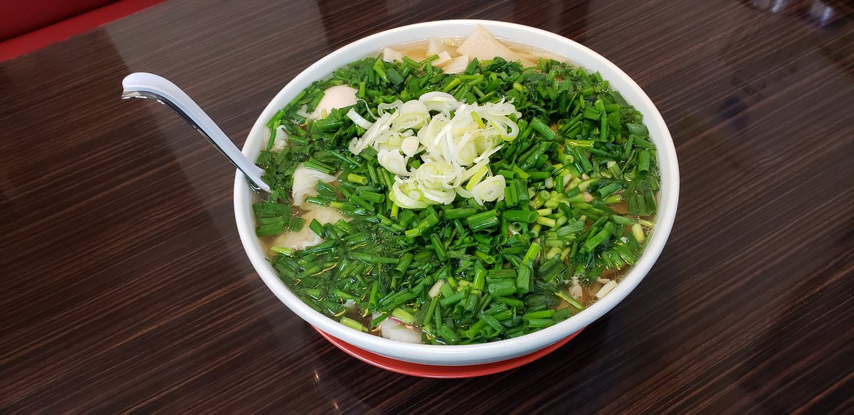 discoDJdmx's tweet photo. へぃ。今日！朝6時開店ポールで？荒川沖。佐野ラーメン🍜🍥中村屋蔵。チャーシュー麺。特盛。味玉、わんたん、青ネギトピ｡1940円。あっさり美味し！
#佐野ラーメン🍜🍥
#荒川沖
#中村屋蔵
#チャーシュー麺
#まっちゃんが行く https://t.co/4UAfZlLDi5