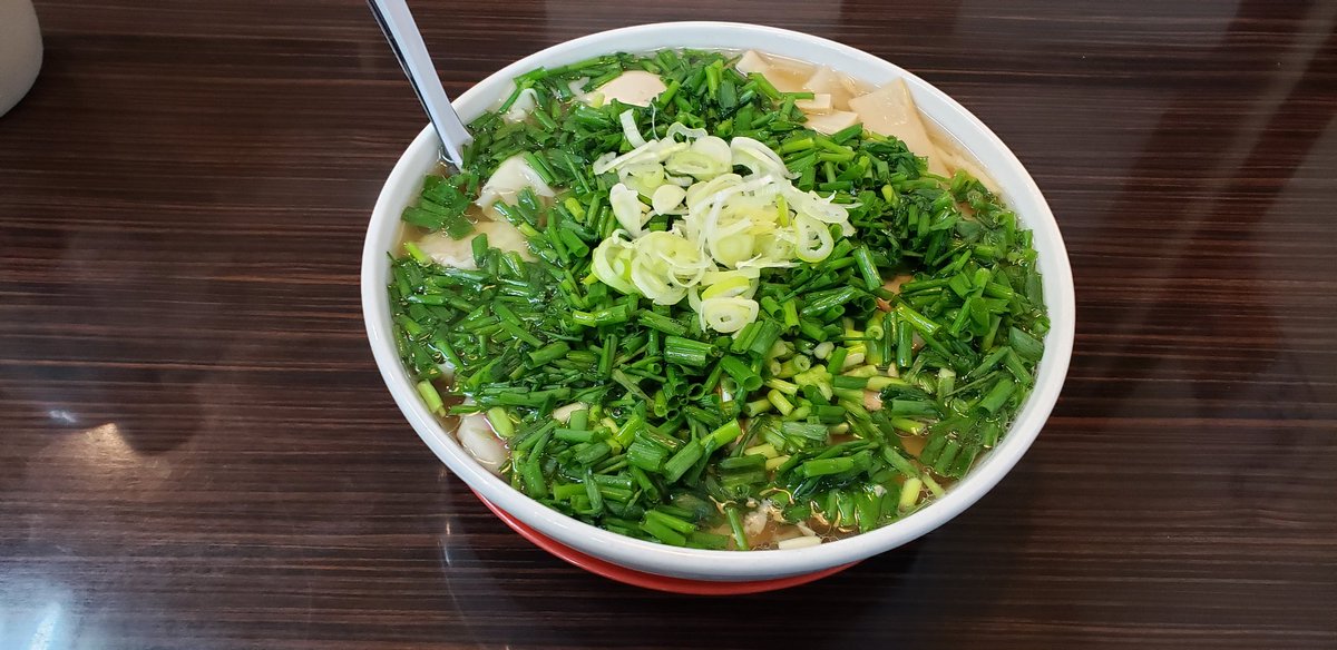discoDJdmx's tweet photo. へぃ。今日！朝6時開店ポールで？荒川沖。佐野ラーメン🍜🍥中村屋蔵。チャーシュー麺。特盛。味玉、わんたん、青ネギトピ｡1940円。あっさり美味し！
#佐野ラーメン🍜🍥
#荒川沖
#中村屋蔵
#チャーシュー麺
#まっちゃんが行く https://t.co/4UAfZlLDi5