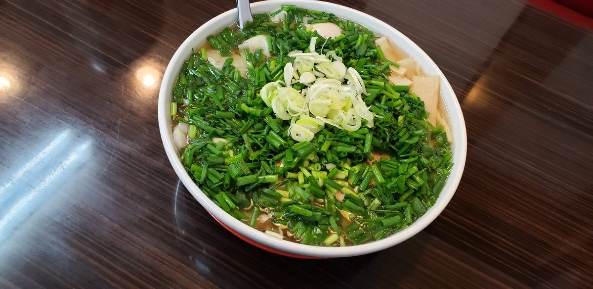 discoDJdmx's tweet photo. へぃ。今日！朝6時開店ポールで？荒川沖。佐野ラーメン🍜🍥中村屋蔵。チャーシュー麺。特盛。味玉、わんたん、青ネギトピ｡1940円。あっさり美味し！
#佐野ラーメン🍜🍥
#荒川沖
#中村屋蔵
#チャーシュー麺
#まっちゃんが行く https://t.co/4UAfZlLDi5