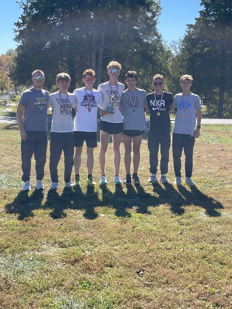 FestusCC's tweet image. Boys win the JV and varsity conference races today.