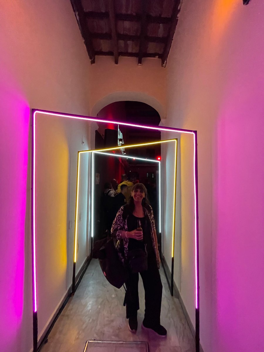 sandrapchao1's tweet photo. Viernes hermoso. Lo pase genial Afters9000 | Official Avalanche Summit LATAM After Party #SummitLATAM . Gracias por la invitación. Ojala se repita. https://t.co/PZ1eUHKEwX