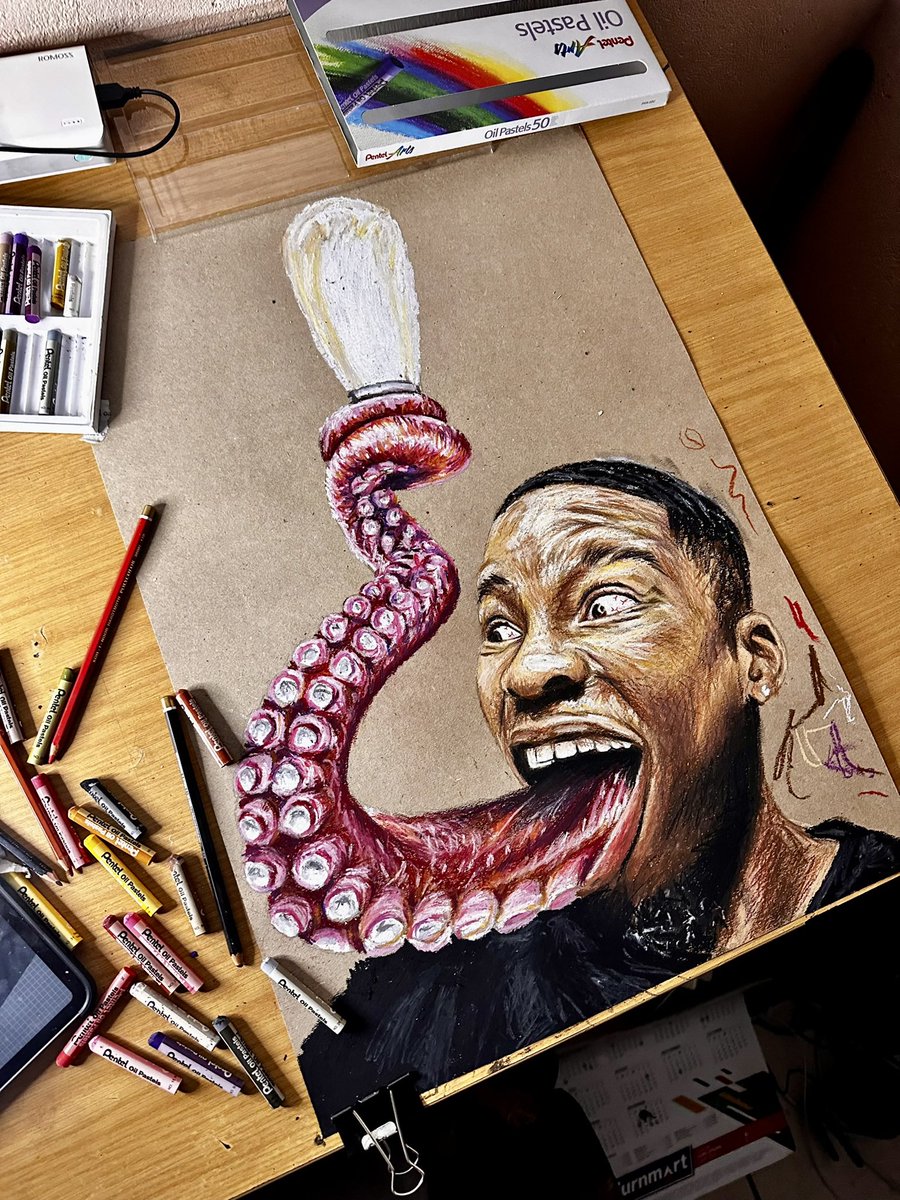 I rarely make use of colour but here is what i can do with colour🙏🏿❤️
The last two are images of me as the muse