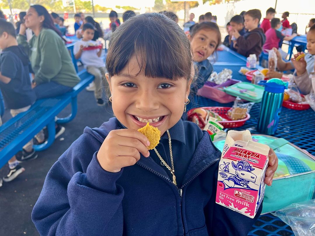 🍎🥪 #SAUSD schools celebrated #NationalSchoolLunchWeek with nutritious, delicious meals that fueled learning and growth! Big thanks to our amazing nutrition teams for making healthy eating fun and tasty! 🍇🥦

#WeAreSAUSD #SAUSDBetterTogether