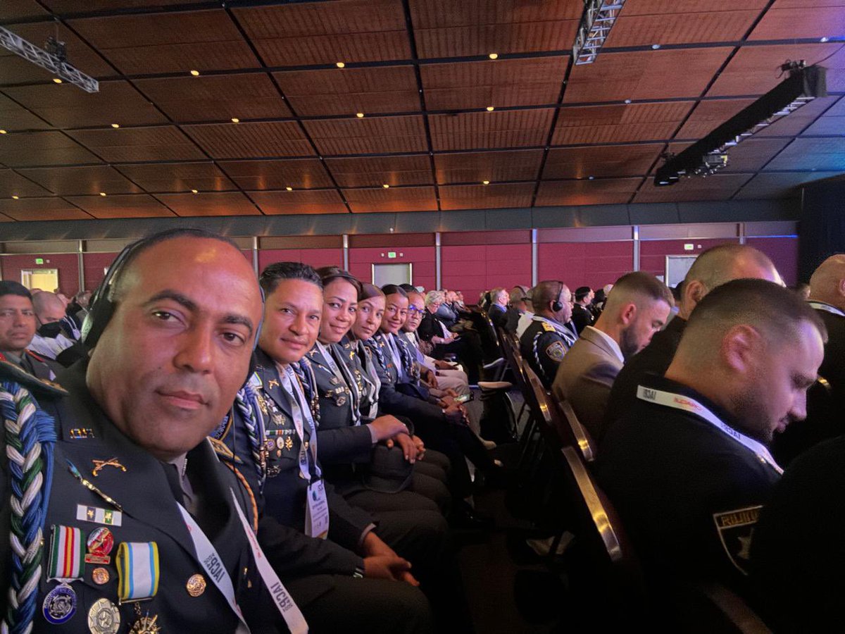 PoliciaRD's tweet photo. 🇩🇴| Delegación de la Policía Nacional y DNCD presente en la apertura de la Reunión Anual de la IACP 2024. 

Mayor general Guzmán Peralta y vicealmirante Cabrera Ulloa encabezan la delegación.

📰 Amplíe: https://t.co/mFZiBvljpR https://t.co/2VJJg8Ck5v