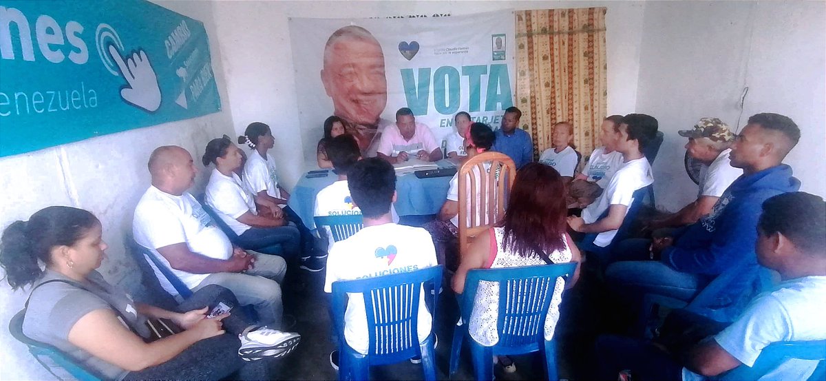 franklinlista's tweet photo. Soluciones para Venezuela Seccional El Tigre Sur Anzoátegui, hoy sostuvimos una extraordinaria reunión dando inicio a un plan de formación política y social de nuestros dirigentes. #CambioparaBien 
#SpvSeccionalSurAnz 
@claudioefermin @SPVSoluciones https://t.co/Qy7mCOc5Tz