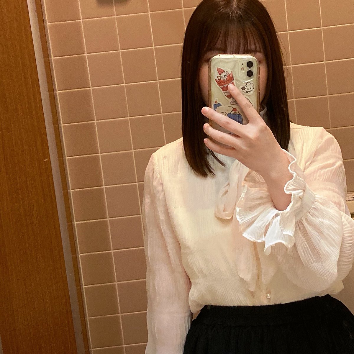 _08tu's tweet photo. 久々に髪短くして分かりにくいけどオリーブベージュに染めれて満足🫵🏻🌟
彼氏には長い方が好きと言われたので多分もうここまで切る事はないと思いますが😌💭 https://t.co/6LmTStwHJk