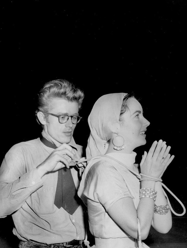 TheCinesthetic's tweet photo. James Dean and Elizabeth Taylor playing around on the set of Giant, 1956 https://t.co/Y55trxwtzE