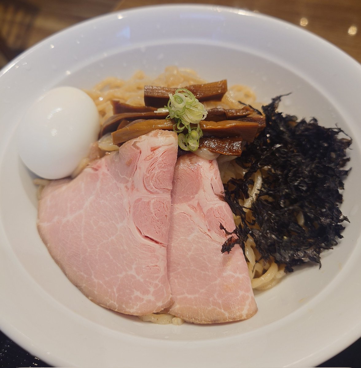 isofurabon6969's tweet image. Fishmenさんで煮干しつけそば大盛り+味玉をいただきました🍜
絶妙な塩梅の煮干しつけそばの虜になっております笑
よしかわさんの麺とは違う全粒粉入りの麺もまた煮干しのつけ汁に合っててとても良い👍️
朝から煮干しチャージを出来るという贅沢＆幸せ😋
#Fishmen 
#北本市