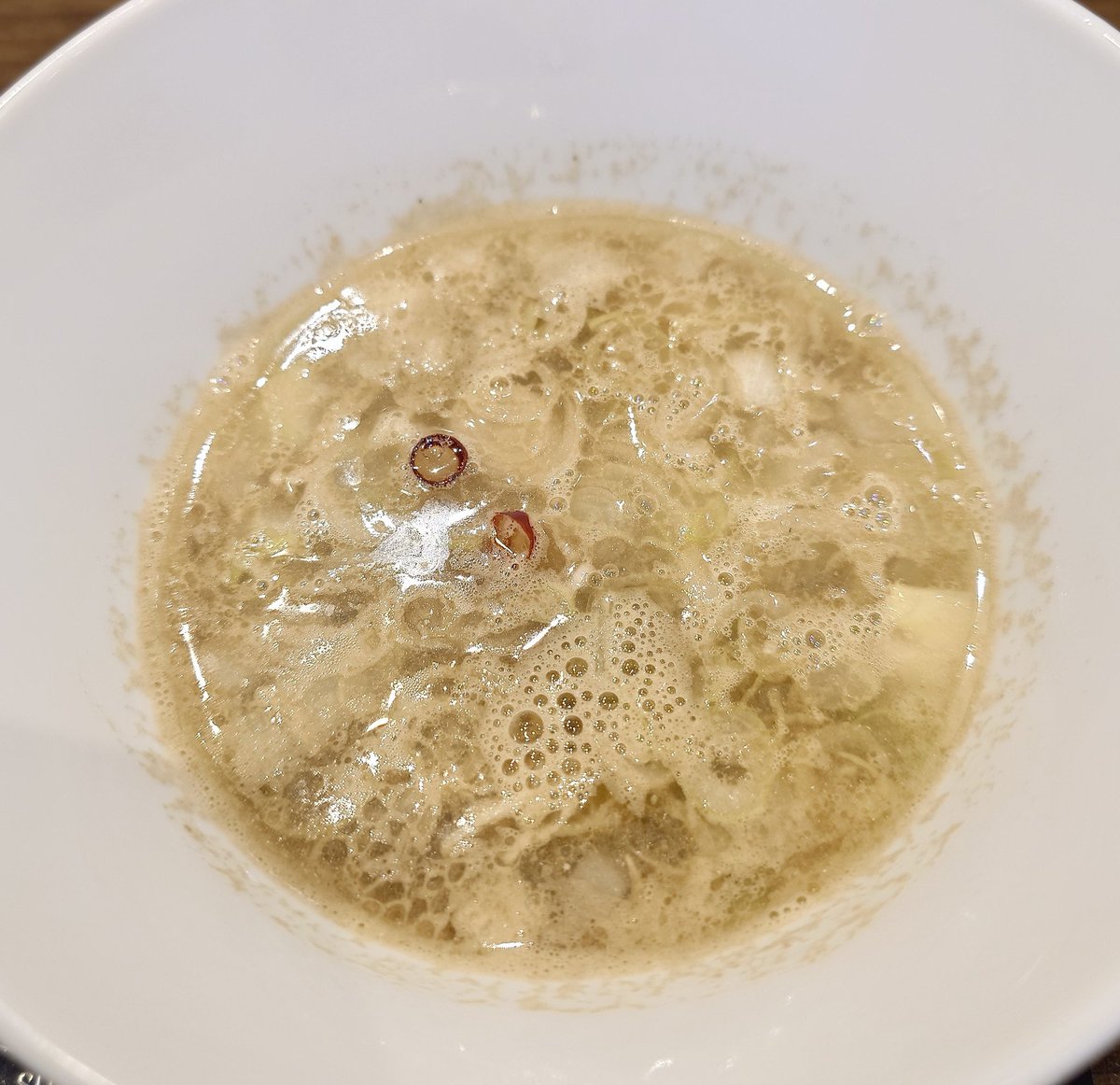 isofurabon6969's tweet image. Fishmenさんで煮干しつけそば大盛り+味玉をいただきました🍜
絶妙な塩梅の煮干しつけそばの虜になっております笑
よしかわさんの麺とは違う全粒粉入りの麺もまた煮干しのつけ汁に合っててとても良い👍️
朝から煮干しチャージを出来るという贅沢＆幸せ😋
#Fishmen 
#北本市