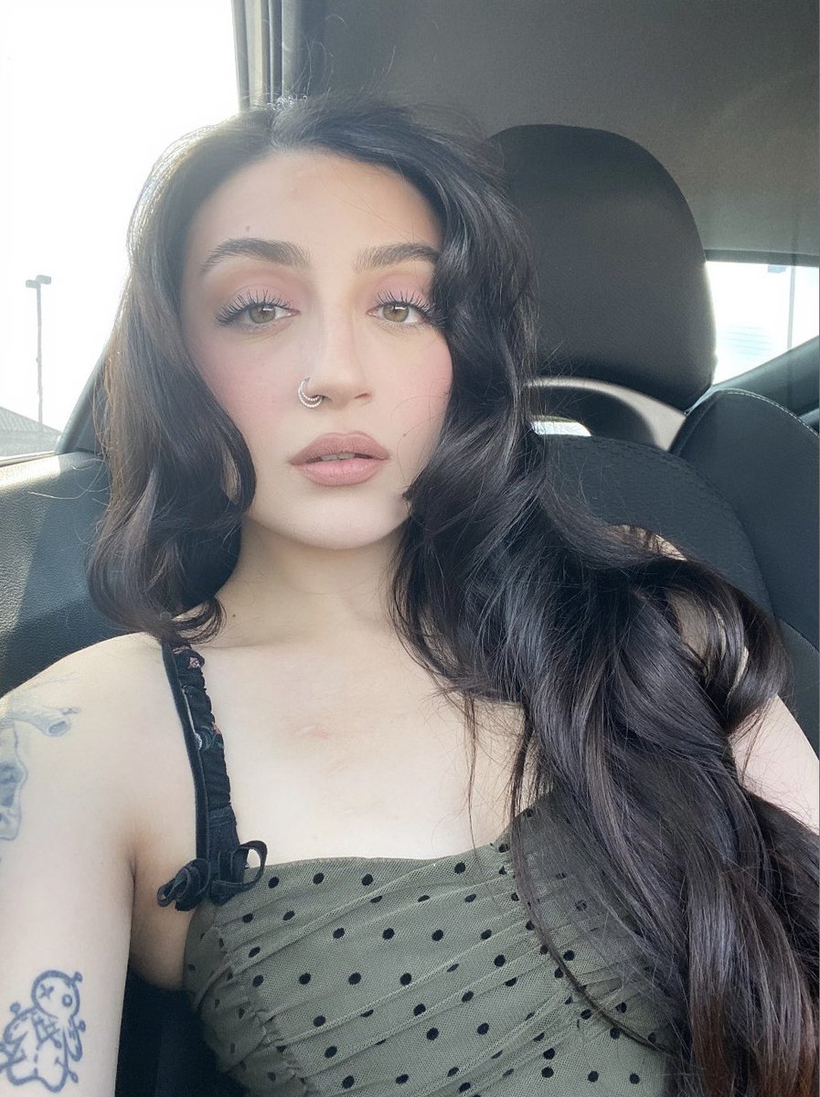 dopumeen's tweet photo. serving face as always https://t.co/Ix8osh8w8C