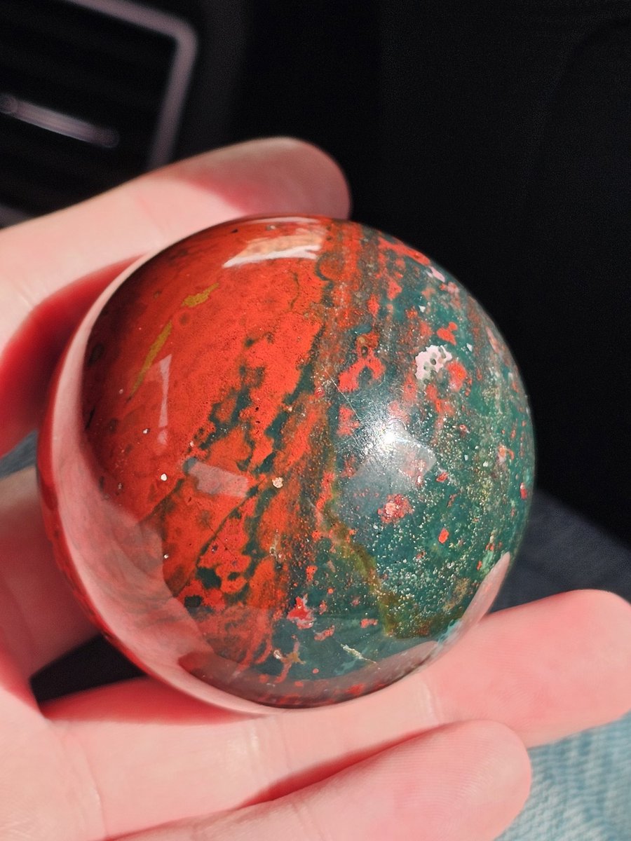 Nisstro's tweet image. I got a rock