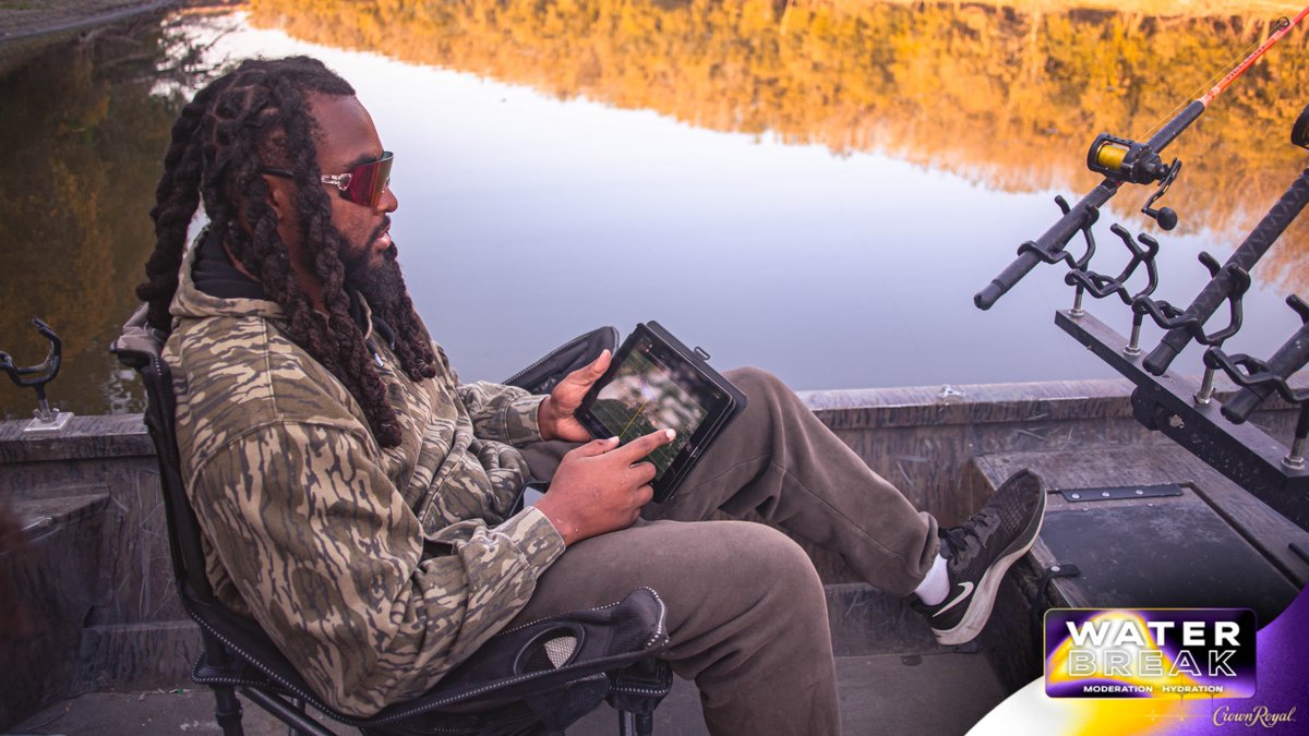 .<a href="/P_jones9/">Patrick Jones II</a> has been reeling in QBs this season thanks to work put in while reeling in fish. 

📰: mnvkn.gs/4h5Zjku