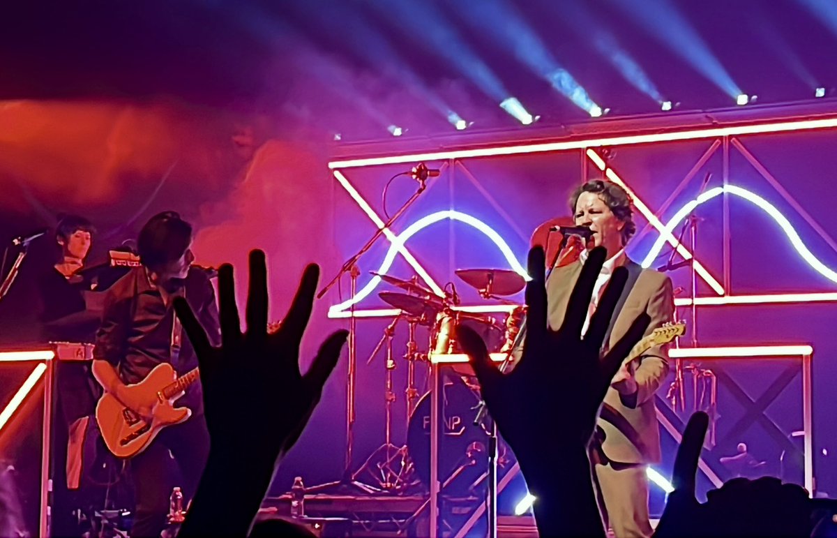 The collab we’ve waited 30 years for. <a href="/FanningDempsey/">Fanning Dempsey National Park</a> delivered in spades at The Forum last night. It could have easily just been a nostalgia event but the majority new tracks made it feel super fresh. Heartily recommend.